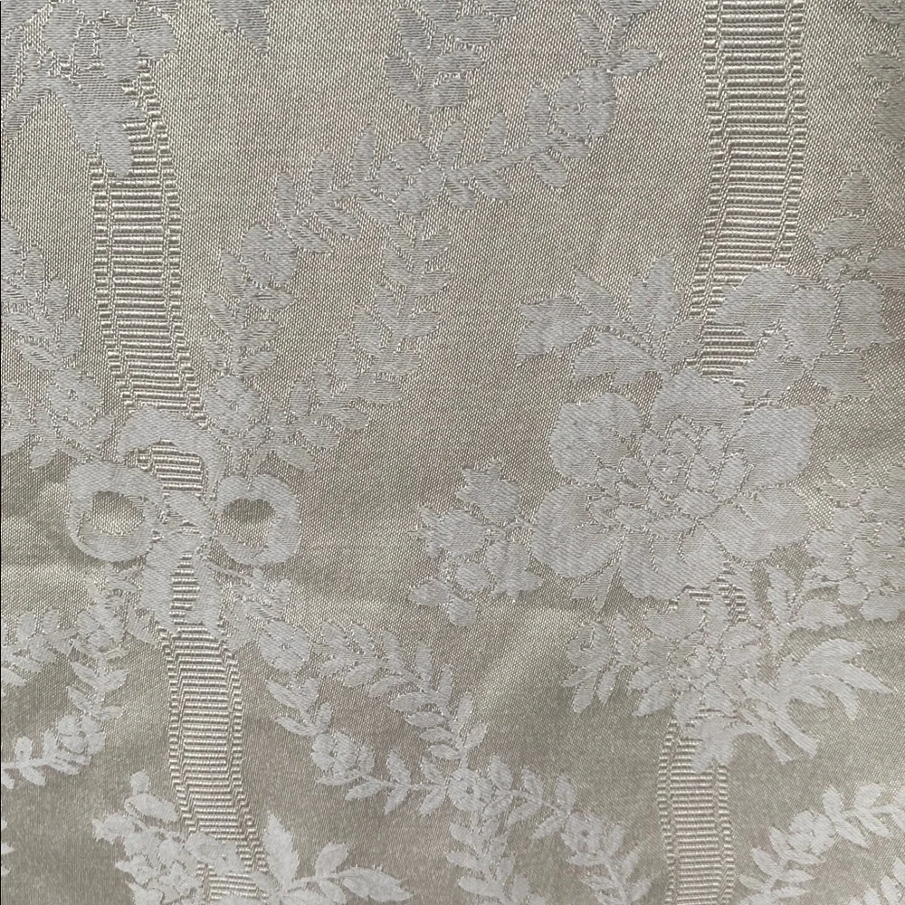 Waterford Cream Floral Jacquard Tablecloth 55”/80” 1998! Beautiful!
